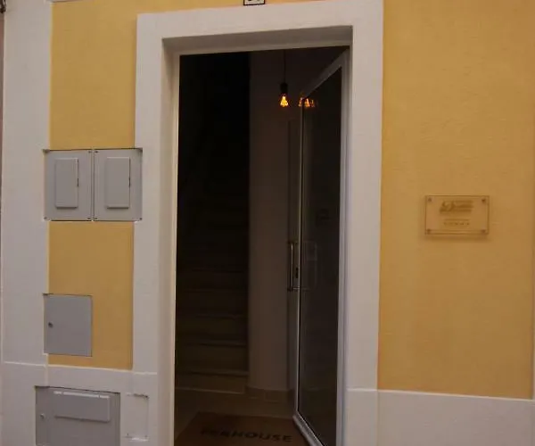 Ferhouse Dreams アパート ナザレ